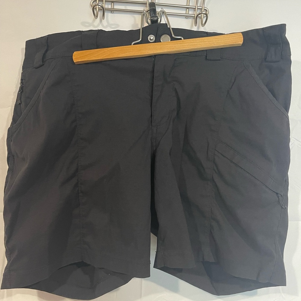 Women’s Duluth shorts Black size 16